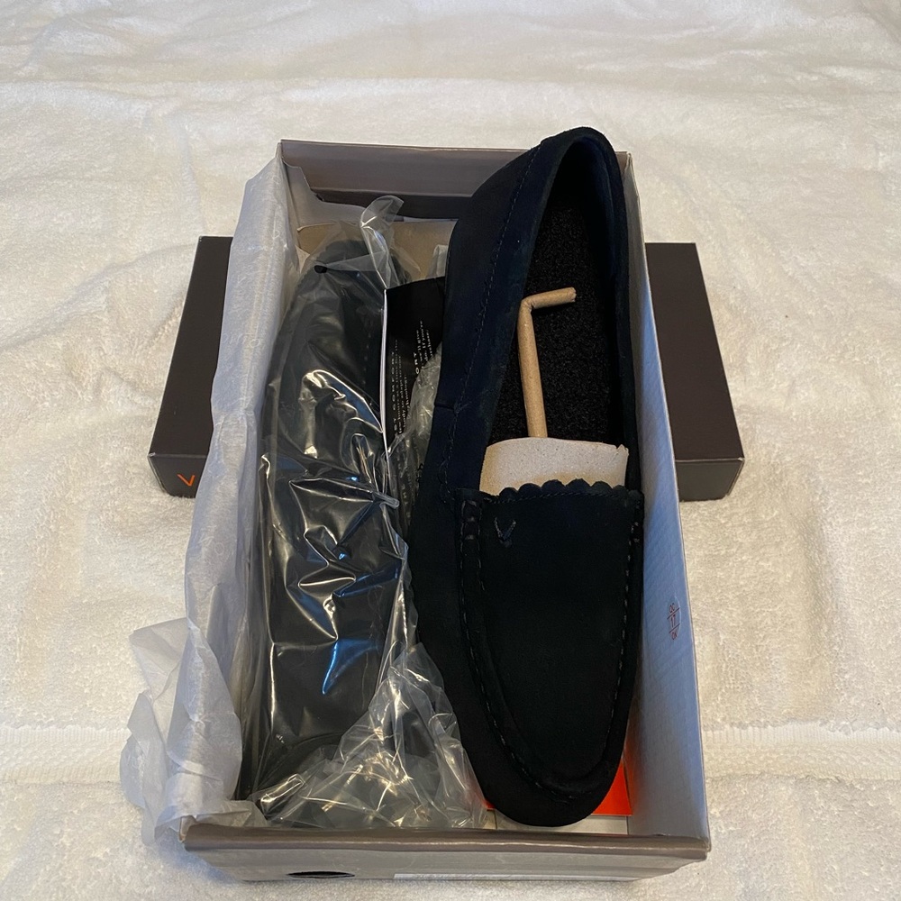 Vionic Black Loafers Sleek Slip-Ons with Textured Finish